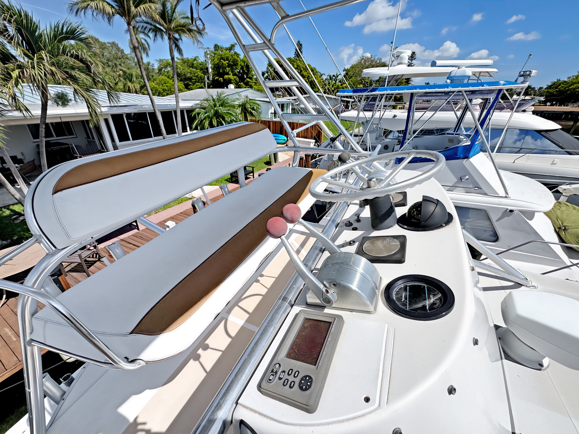 Yacht Photo 24
